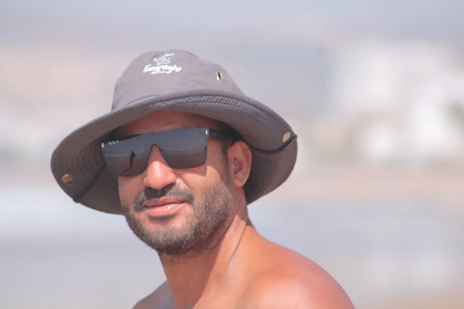 Un portrait rapproché d’Ahmed sur la plage d’Imsouane.